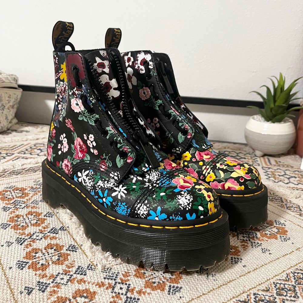 DR MARTENS— floral